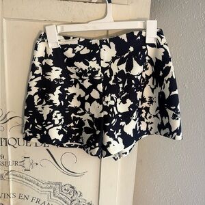 NWOT Alexis Navy and White Women's Carrie Blossom Floral Shorts